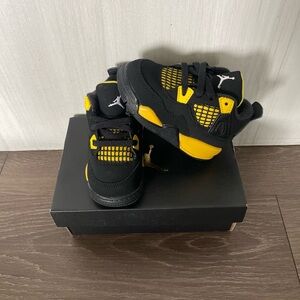 Jordan 4 Retro Thunder 2023 (TD)